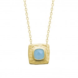 Collier en plaqué or pendentif carré martelé avec agate bleue obrillant-bijoux